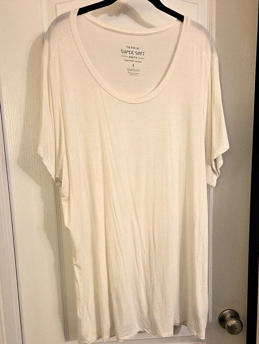 Torrid Super Soft Knits Scoop Neck Tee Short Sleeve Cream Size 3
